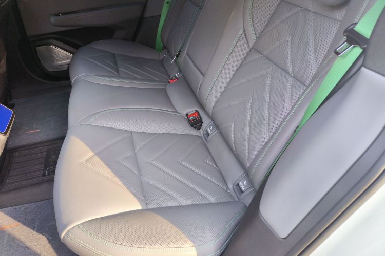 极氪001 2023款 WE版 100kWh中控内饰21