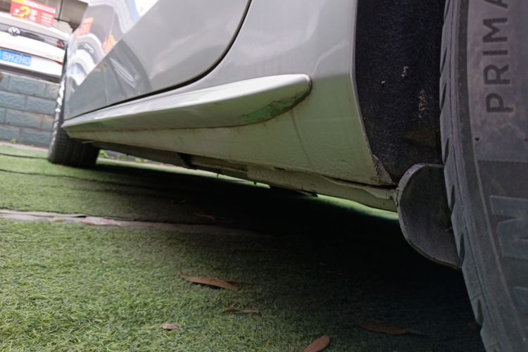 奥迪A4L 2015款 35 TFSI 自动舒适型机舱底盘30