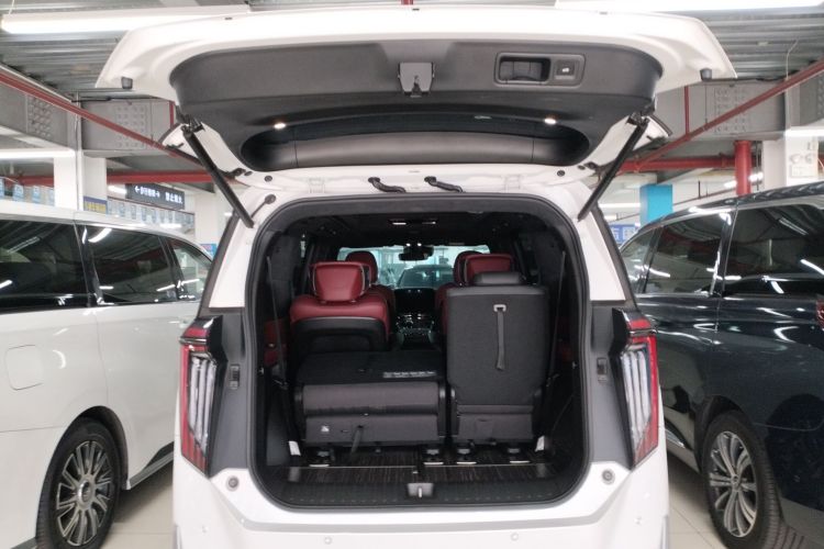 广汽传祺 传祺M8 2023款 宗师系列 400T 至尊版机舱底盘23