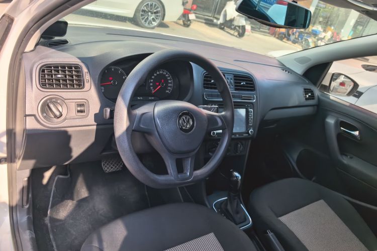 大众 Polo 2016款 1.4L 自动风尚型中控内饰12