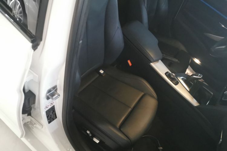 宝马3系 2019款 320i M运动套装局部细节41