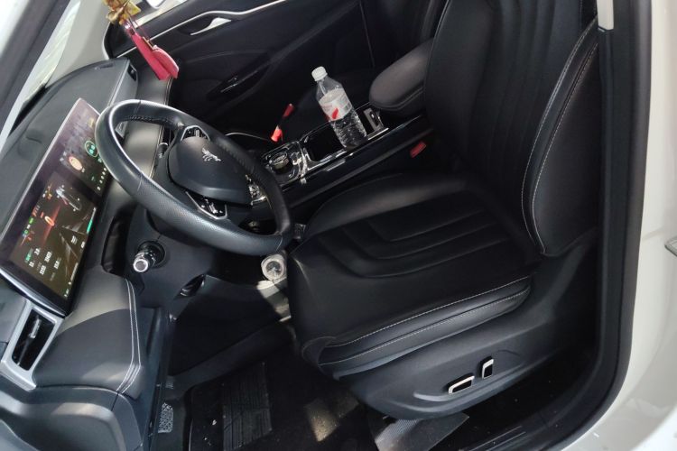 哪吒汽车 哪吒U 2021款 Pro 400 巡航版中控内饰19