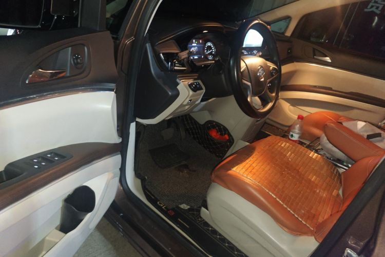 别克GL8 2021款 陆上公务舱 652T 舒适型中控内饰7003