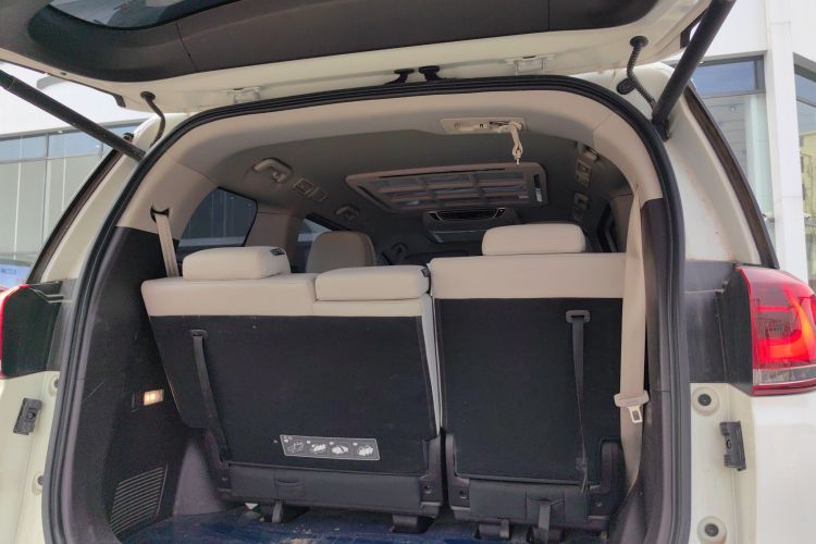 广汽传祺 传祺M8 2021款 改款 领秀系列 390T 豪华版机舱底盘23