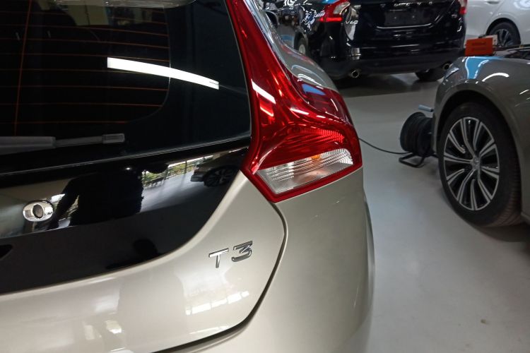 沃尔沃V40 2018款 T3 智逸版车身外观9