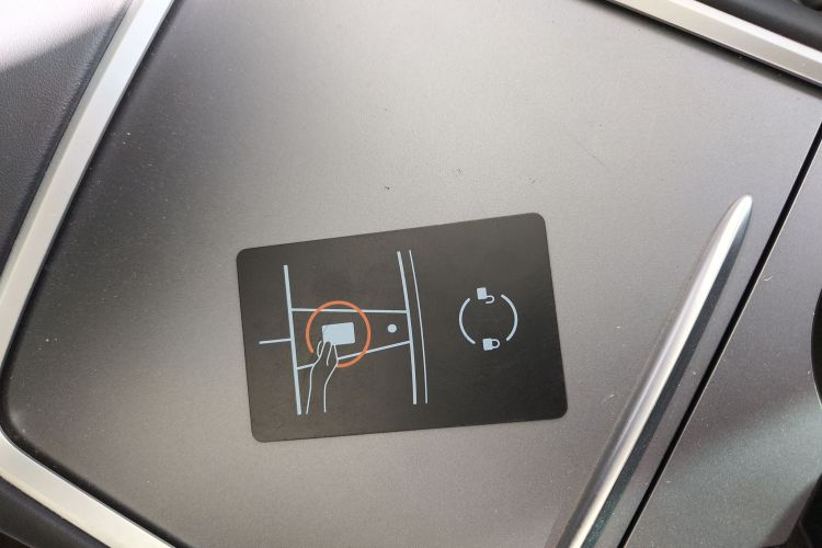 特斯拉 Model Y 2022款 改款 后轮驱动版中控内饰11