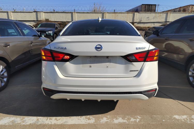 日产 天籁 2021款 2.0L XL 舒适版车身外观6