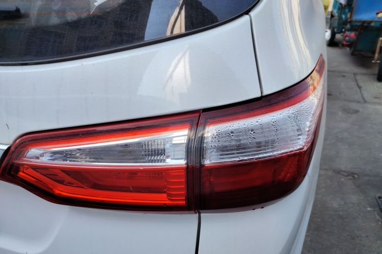 长安 凌轩 2017款 1.6L 手动幸福型车身外观9