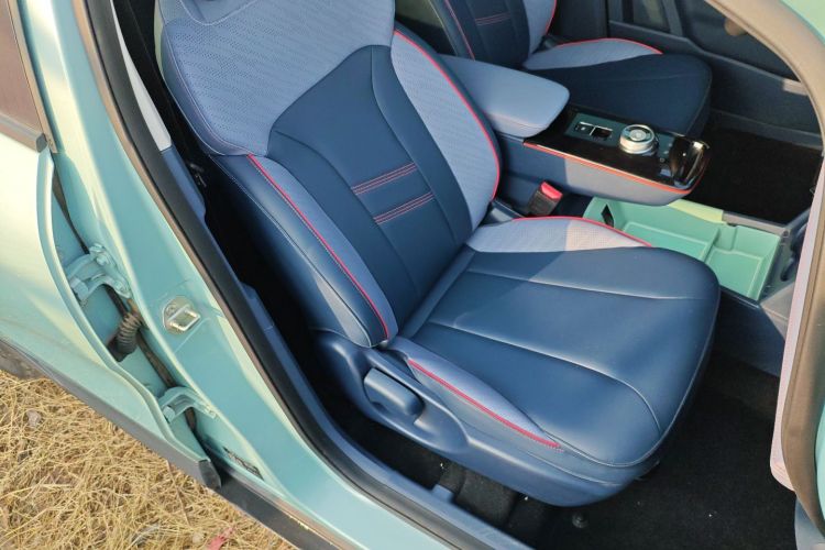 吉利几何E萤火虫 2022款 401KM 玲珑虎 4座局部细节41