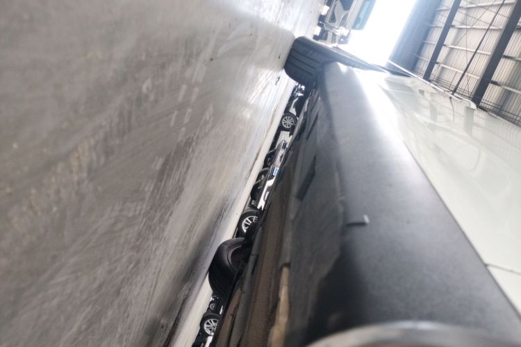 福特 福克斯 2017款 三厢 1.6L 自动风尚型智行版局部细节9001