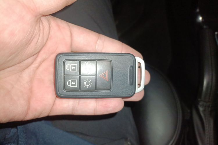 沃尔沃V40 2017款 T3 智逸版中控内饰11