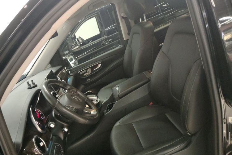 奔驰V级 2018款 V 260 尊贵版 国VI中控内饰19