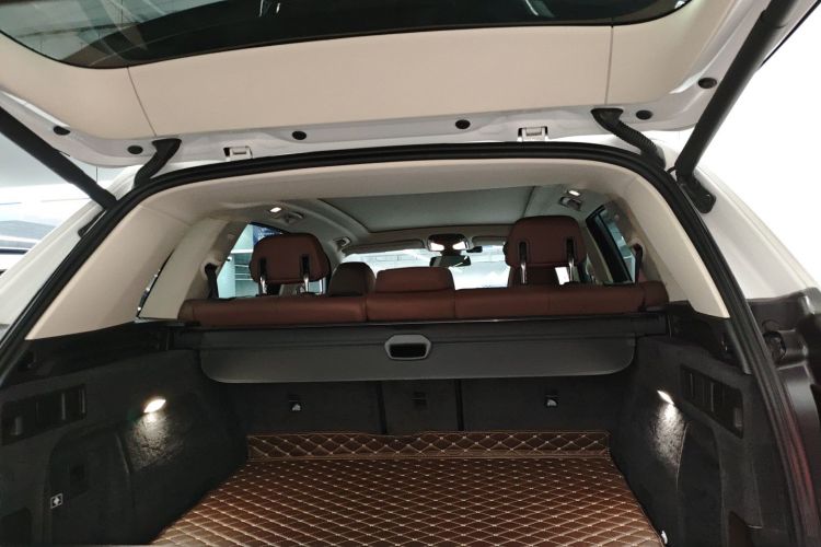 宝马X5(进口) 2019款 xDrive40i M运动套装机舱底盘23