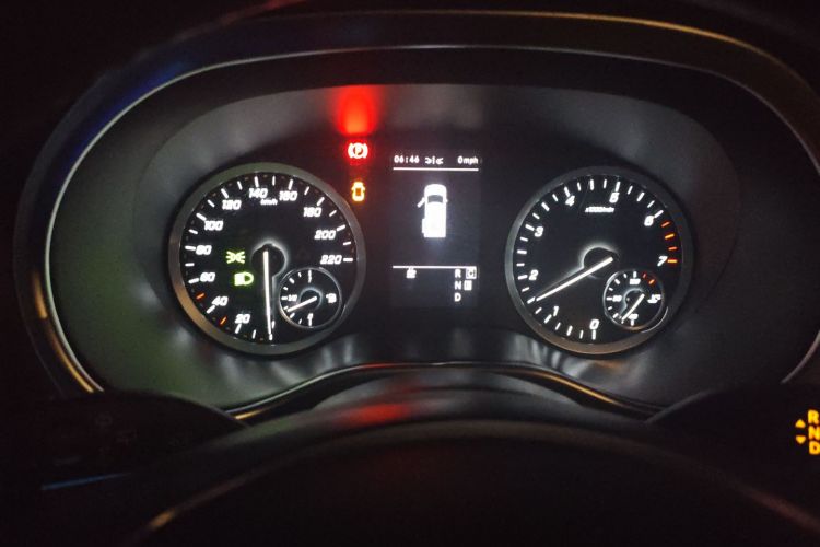 奔驰 威霆 2023款 2.0T 商务版 7座中控内饰14