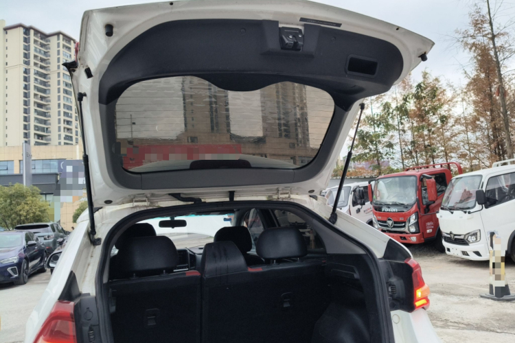 纳智捷 U5 SUV 2017款 1.6L 手动骑士版机舱底盘23