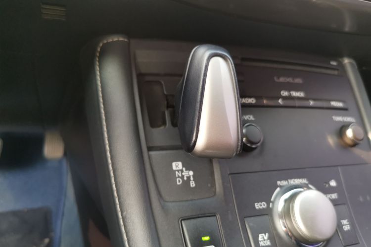 雷克萨斯CT 2014款 CT200h 舒适版 单色中控内饰18