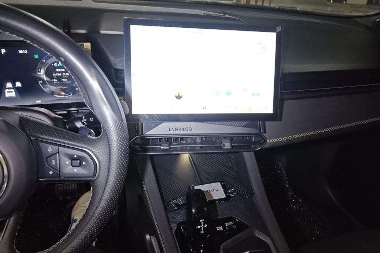 领克03 2023款 2.0TD DCT劲Halo中控内饰16