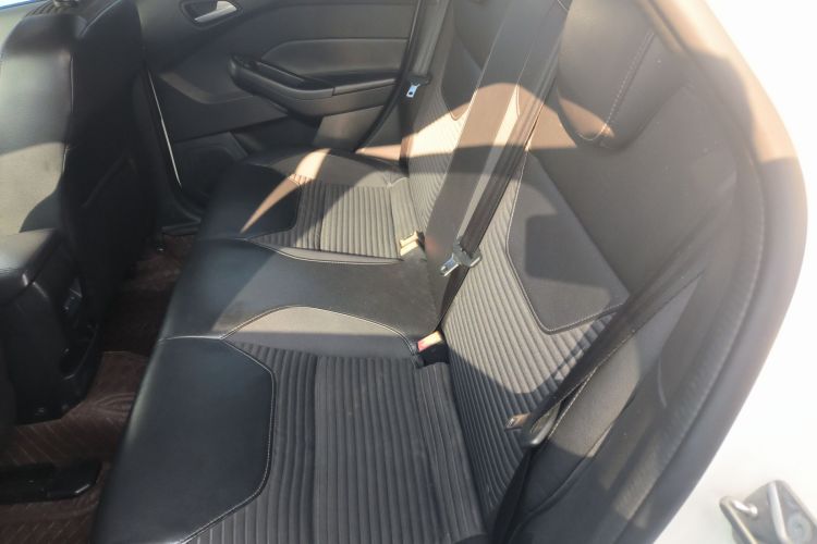 福特 福克斯 2015款 两厢 EcoBoost 125 手动超能风尚型中控内饰21