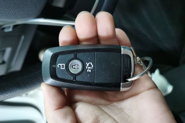 福特 福克斯 2020款 两厢 EcoBoost 180 自动锋潮型中控内饰11