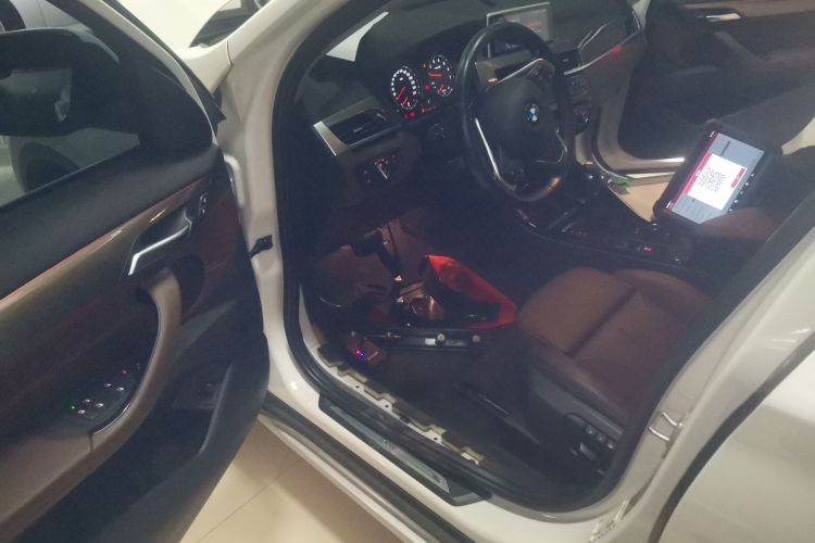 宝马X1 2019款 sDrive18Li 尊享型中控内饰20