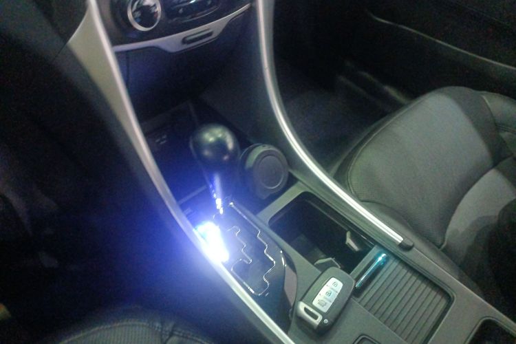 现代 索纳塔 2015款 经典 2.0L 自动豪华版局部细节18