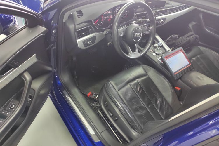 奥迪A4L 2017款 Plus 40 TFSI 进取型中控内饰7003