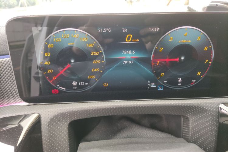 奔驰A级 2021款 A 180 L 运动轿车中控内饰14