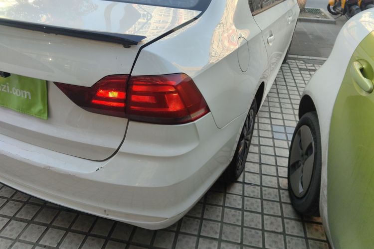 大众 桑塔纳 2016款 1.4L 手动风尚版车身外观9