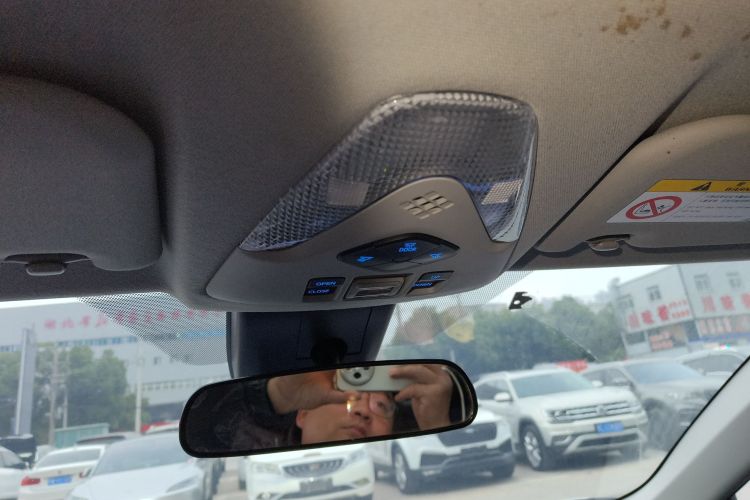 丰田C-HR 2021款 2.0L 豪华版中控内饰22