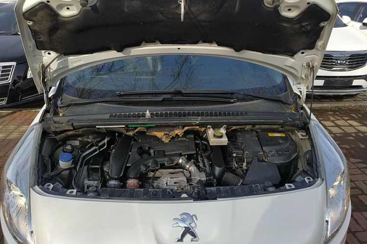 标致3008 2015款 1.6THP 自动经典版机舱底盘24