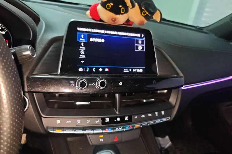 凯迪拉克CT4 2021款 28T 尊贵型中控内饰16