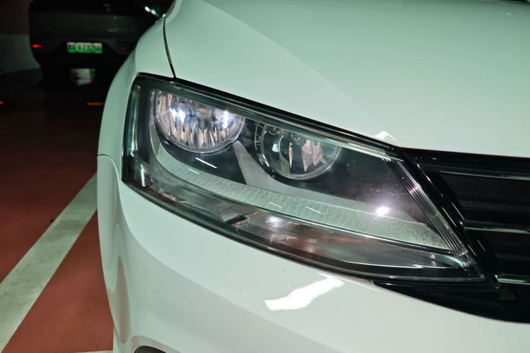 大众 速腾 2015款 1.6L 自动舒适型车身外观8