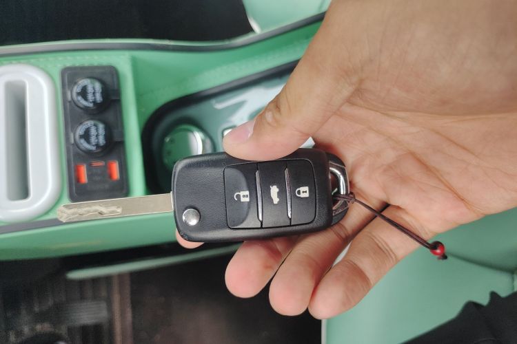 长安Lumin 2023款 205km 香沁款中控内饰7001