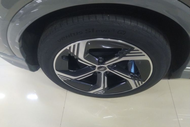 奥迪Q4 e-tron 2024款 40 e-tron 创境版车身外观56