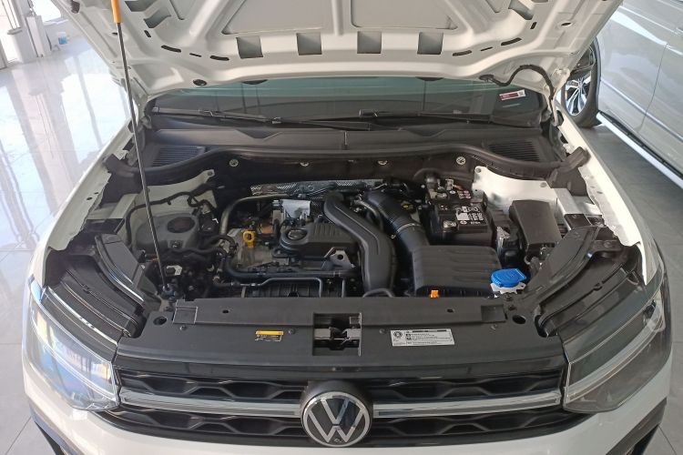 大众 途岳 2024款 300TSI 两驱月尊版机舱底盘24