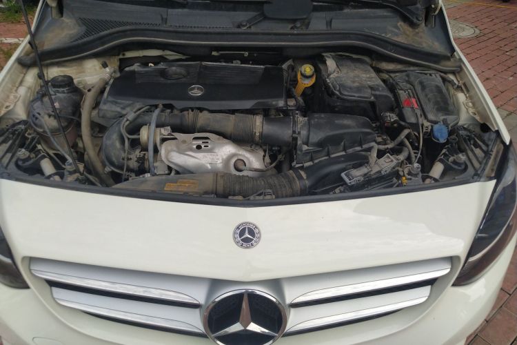 奔驰B级 2017款 B 200 动感型机舱底盘24