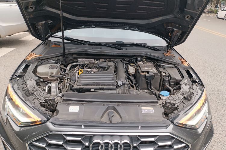 奥迪A3 2024款 A3L Limousine 35 TFSI 时尚运动型机舱底盘24