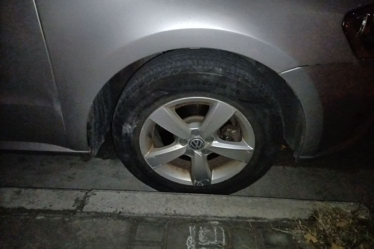 大众 朗逸 2013款 改款经典 1.6L 自动风尚版车身外观10