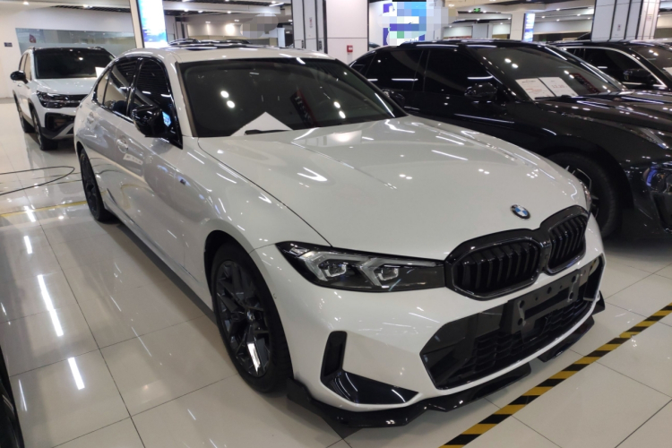 宝马3系 2025款 330Li M运动曜夜套装车身外观3