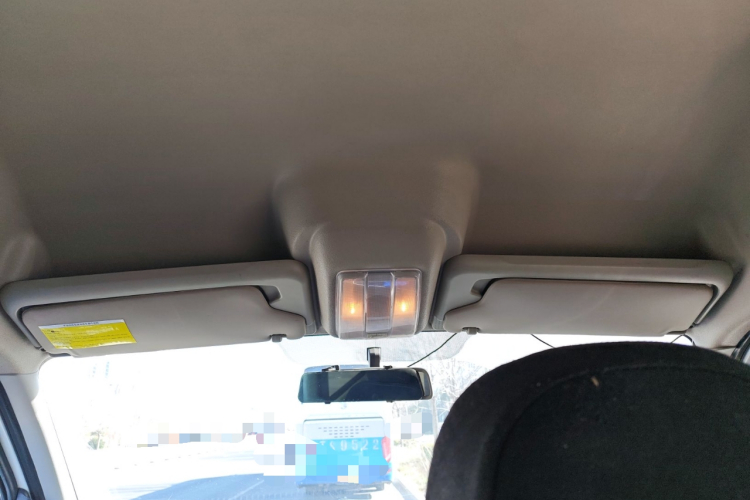 上汽大通MAXUS 新途V80 2021款 2.0T PLUS 手动全能王中轴中顶6/7/8/9座局部细节22