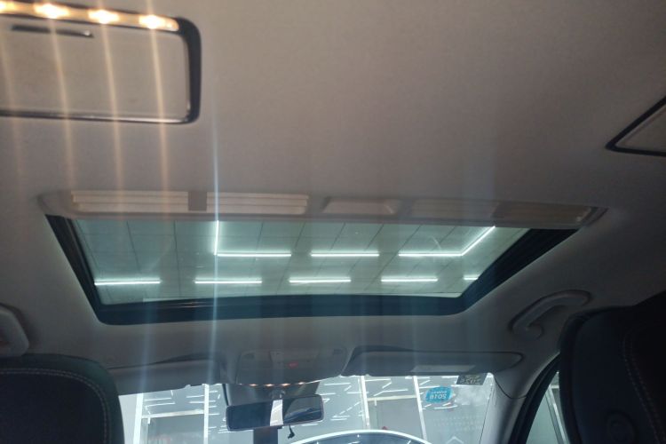 奔驰E级 2016款 E 200 L 运动型中控内饰22