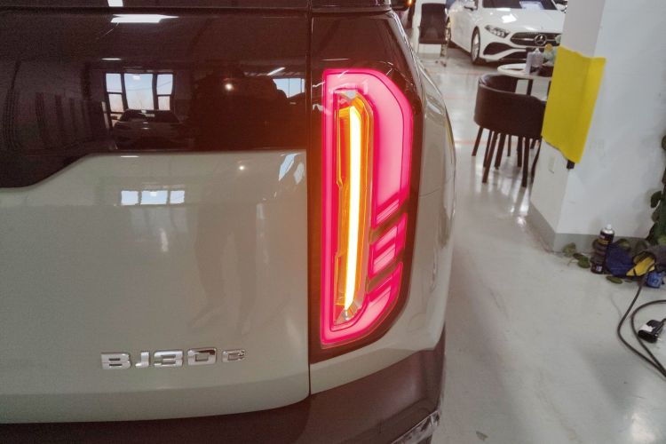 北京越野 北京BJ30 2024款 1.5T 魔核电驱进阶版车身外观9