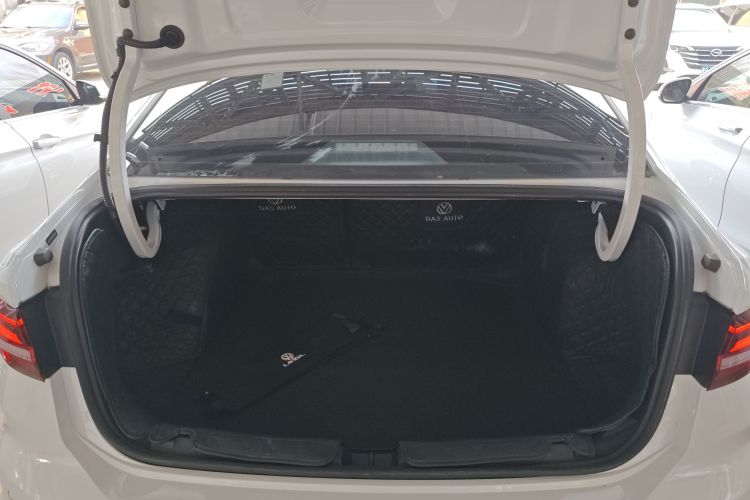 大众 朗逸 2023款 改款 1.5L 自动五百万版机舱底盘23