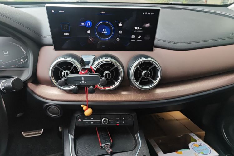 魏牌 VV5 2020款 2.0T 两驱擎先锋中控内饰16