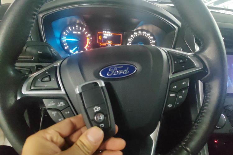 福特 蒙迪欧 2018款 EcoBoost 180 时尚型中控内饰7001