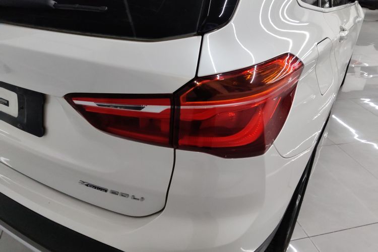 宝马X1 2018款 xDrive20Li 尊享型车身外观9