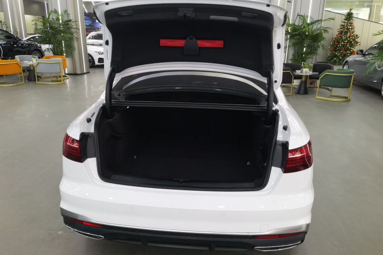 奥迪A4L 2023款 40 TFSI 时尚动感型机舱底盘23