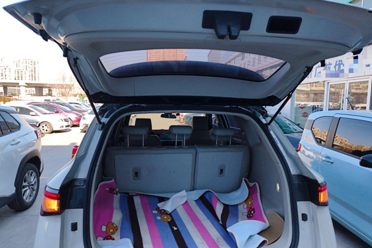 五菱汽车 五菱星辰 2021款 1.5T CVT星曜版机舱底盘23