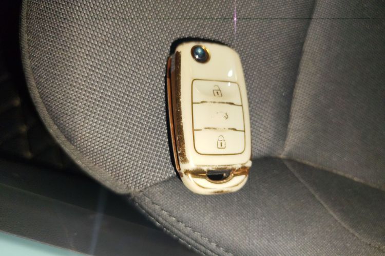 长安启源 长安Lumin 2023款 205km 香沁款中控内饰7001