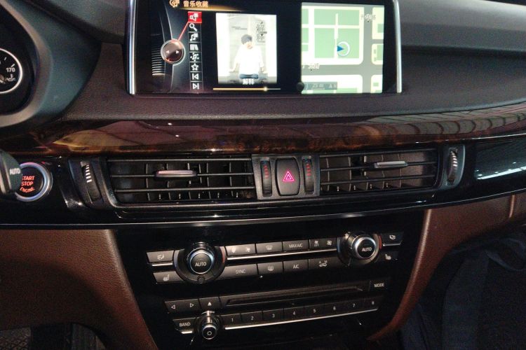 宝马X5(进口) 2015款 xDrive28i中控内饰16